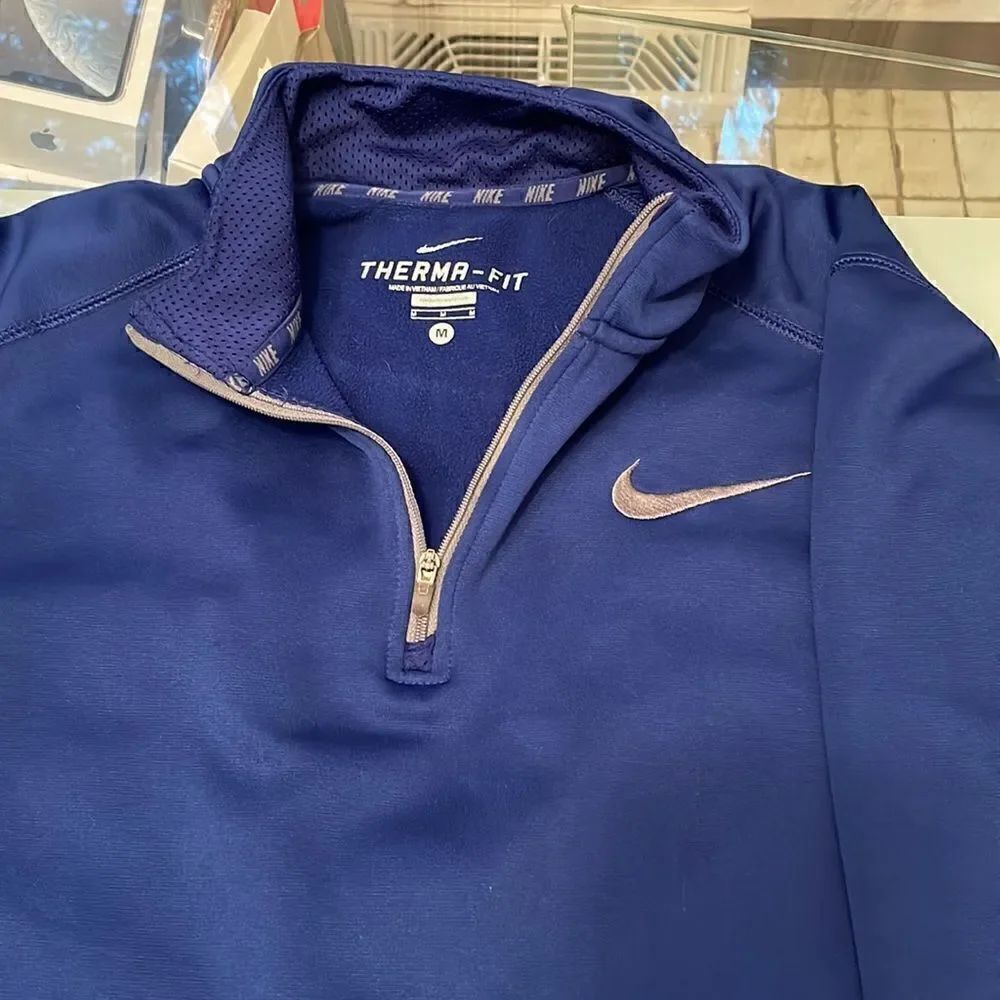 Nike therma-fit sweatshirt medium blue grey embroidered logo upfront